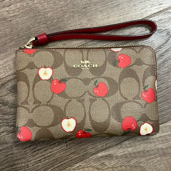 Coach Corner Zip Wristlet With Apple Print - Picture 2 of 7